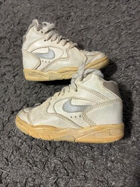 Vintage Nike 90s force shoes